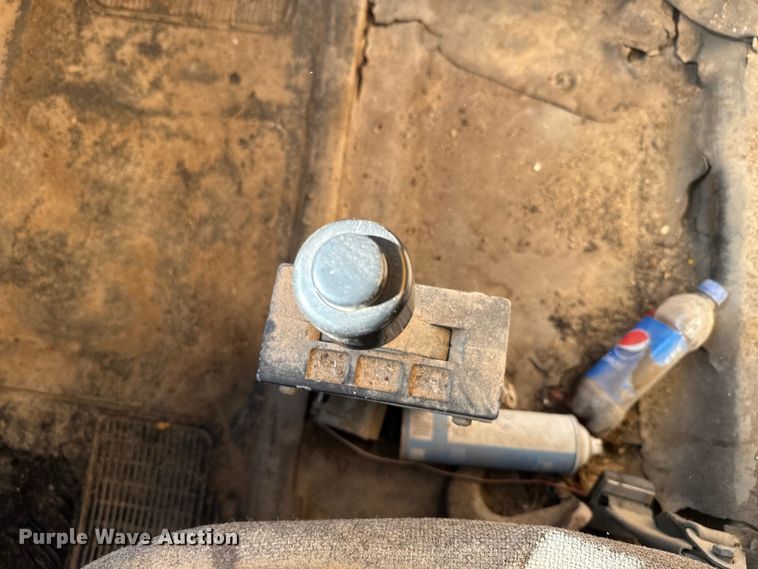 image for item EH5450 1979 International  P2554 grain truck