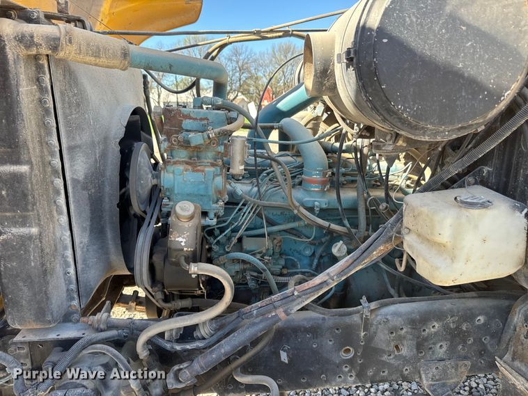 image for item EH5450 1979 International  P2554 grain truck