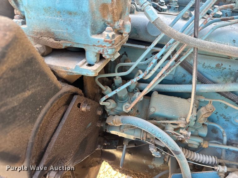 image for item EH5450 1979 International  P2554 grain truck