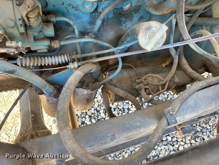 image for item EH5450 1979 International  P2554 grain truck