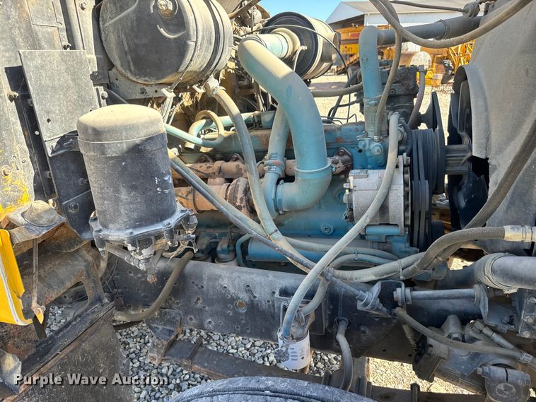 image for item EH5450 1979 International  P2554 grain truck