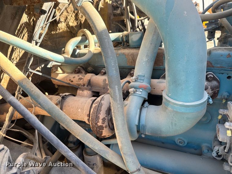 image for item EH5450 1979 International  P2554 grain truck