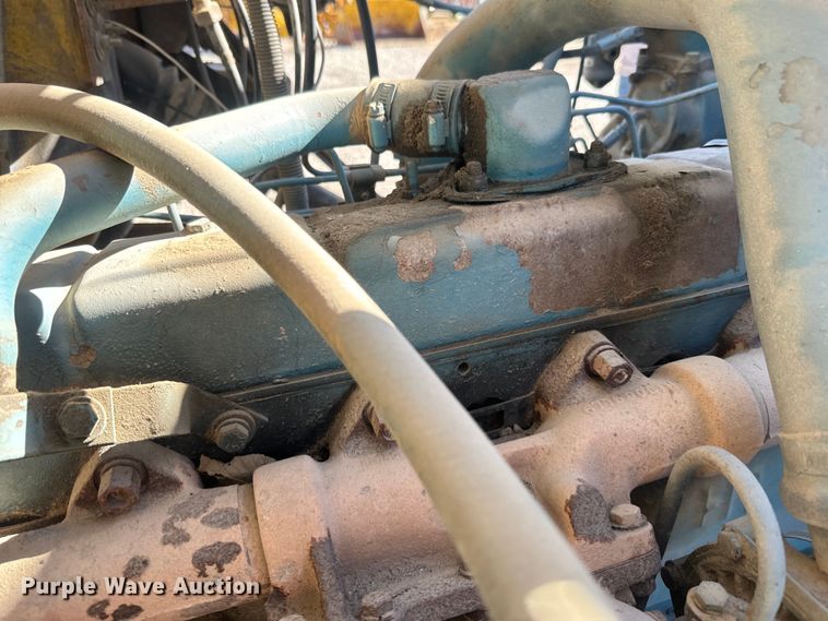 image for item EH5450 1979 International  P2554 grain truck