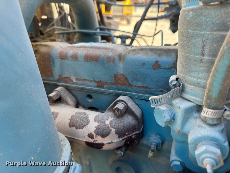 image for item EH5450 1979 International  P2554 grain truck