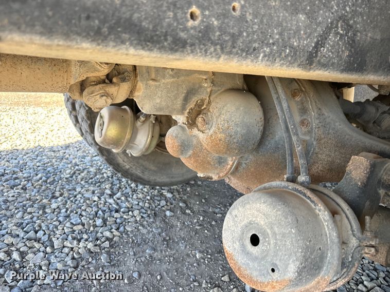 image for item EH5450 1979 International  P2554 grain truck