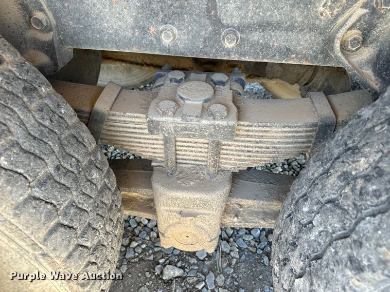 image for item EH5450 1979 International  P2554 grain truck