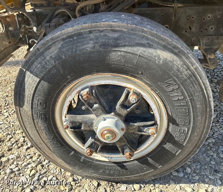 image for item EH5450 1979 International  P2554 grain truck