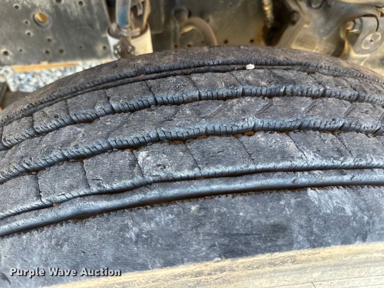 image for item EH5450 1979 International  P2554 grain truck