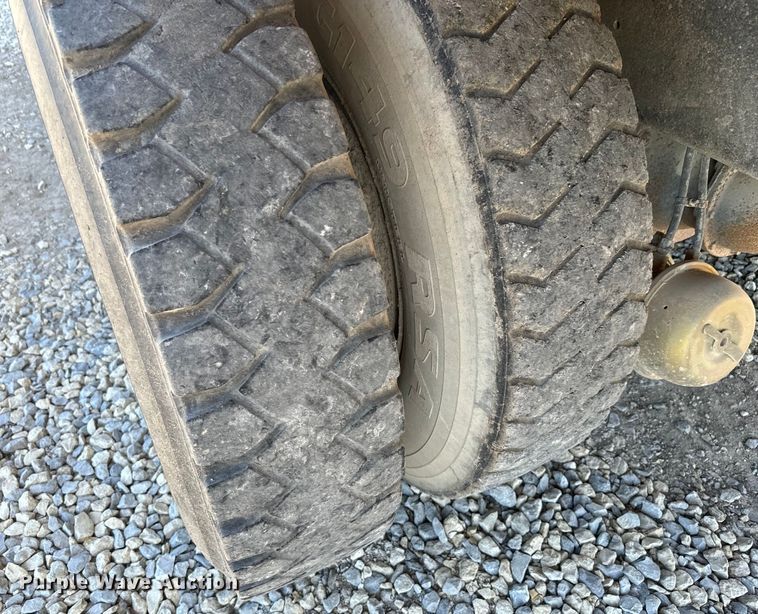 image for item EH5450 1979 International  P2554 grain truck