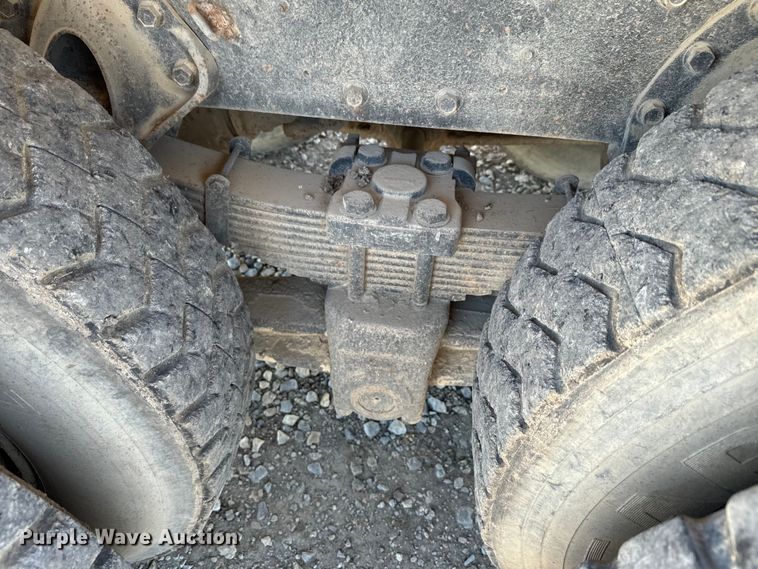 image for item EH5450 1979 International  P2554 grain truck