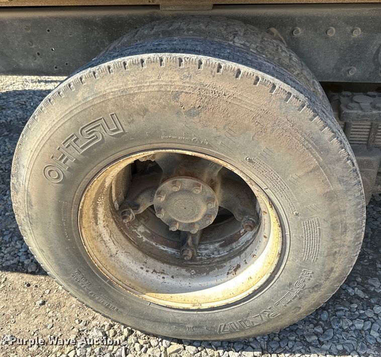 image for item EH5450 1979 International  P2554 grain truck