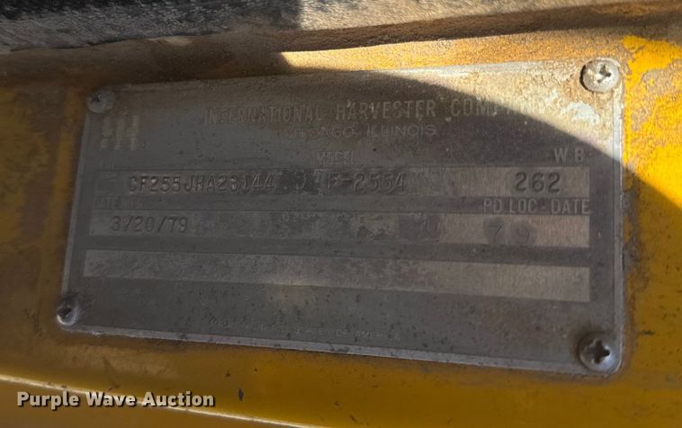 image for item EH5450 1979 International  P2554 grain truck