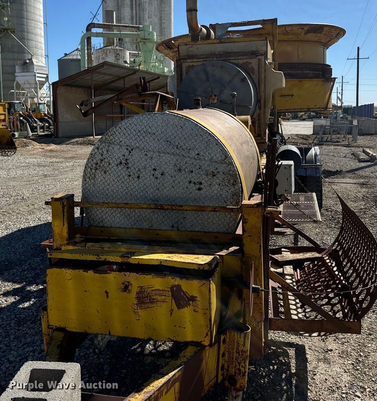 image for item EH5451 Jones bale grinder