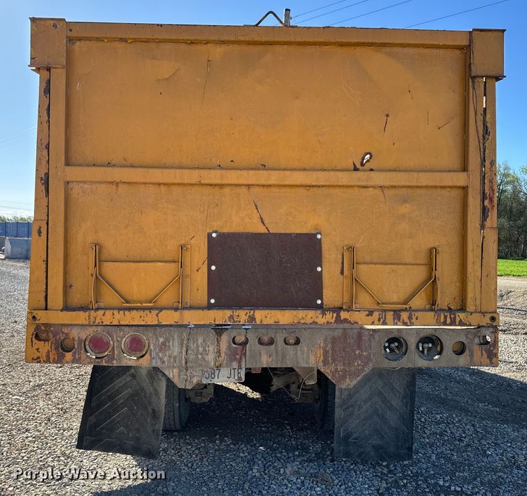 image for item EH5452 1974 Mack DM-600 grain truck