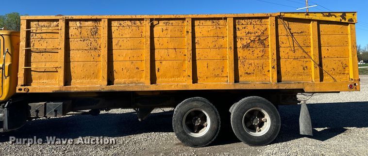 image for item EH5452 1974 Mack DM-600 grain truck