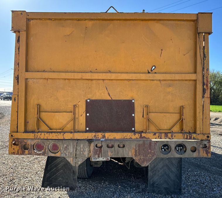 image for item EH5452 1974 Mack DM-600 grain truck