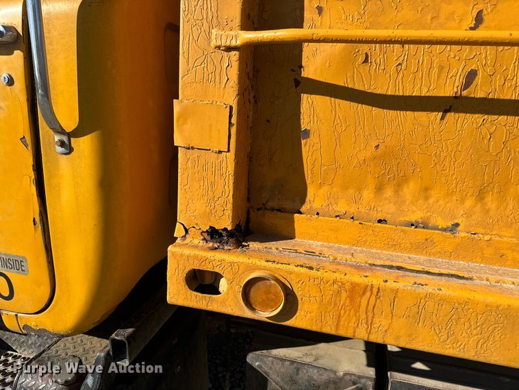 image for item EH5452 1974 Mack DM-600 grain truck