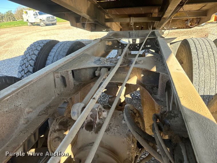 image for item EH5452 1974 Mack DM-600 grain truck