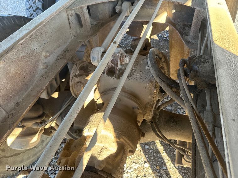 image for item EH5452 1974 Mack DM-600 grain truck