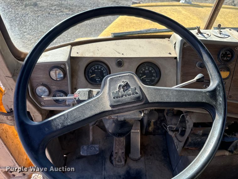 image for item EH5452 1974 Mack DM-600 grain truck