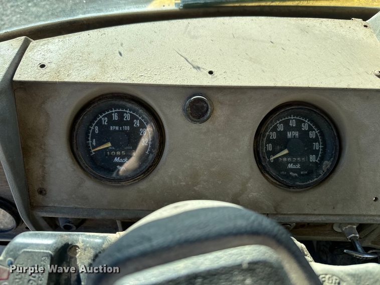 image for item EH5452 1974 Mack DM-600 grain truck