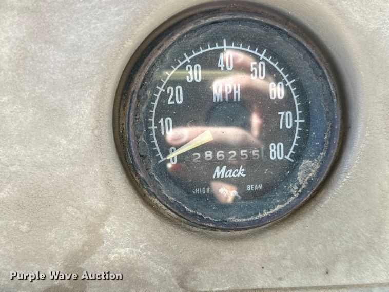 image for item EH5452 1974 Mack DM-600 grain truck