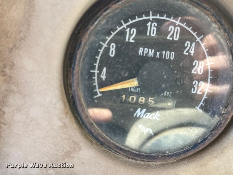 image for item EH5452 1974 Mack DM-600 grain truck