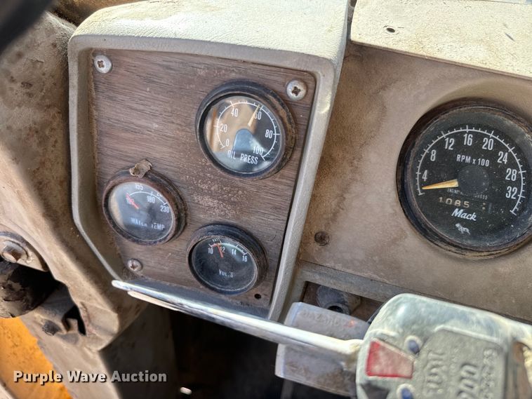 image for item EH5452 1974 Mack DM-600 grain truck