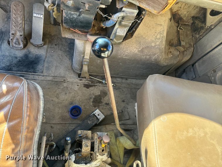 image for item EH5452 1974 Mack DM-600 grain truck