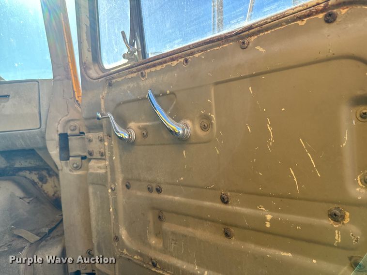 image for item EH5452 1974 Mack DM-600 grain truck