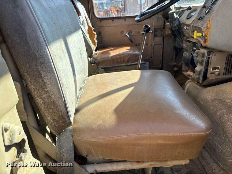 image for item EH5452 1974 Mack DM-600 grain truck