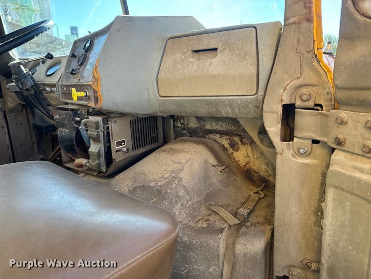 image for item EH5452 1974 Mack DM-600 grain truck