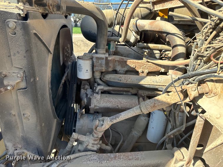 image for item EH5452 1974 Mack DM-600 grain truck