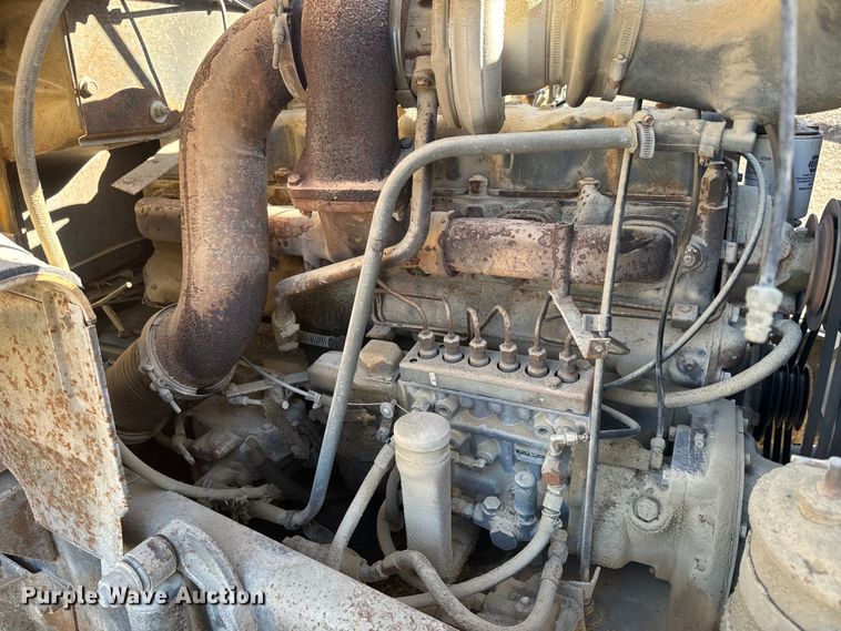 image for item EH5452 1974 Mack DM-600 grain truck