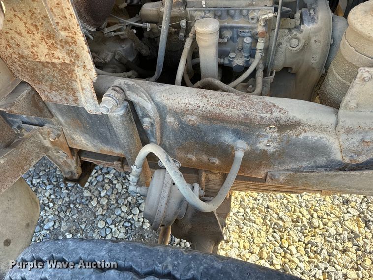 image for item EH5452 1974 Mack DM-600 grain truck