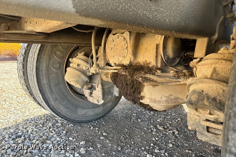 image for item EH5452 1974 Mack DM-600 grain truck