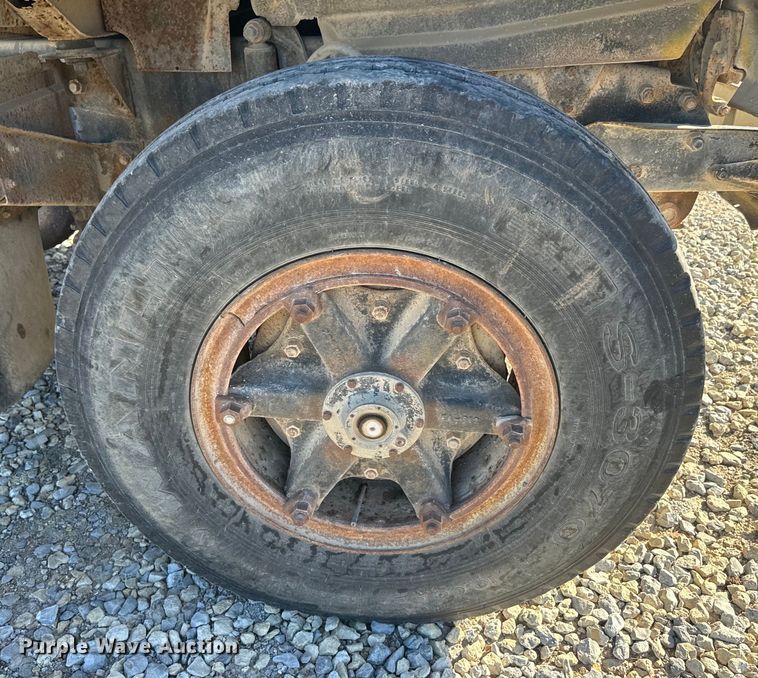 image for item EH5452 1974 Mack DM-600 grain truck