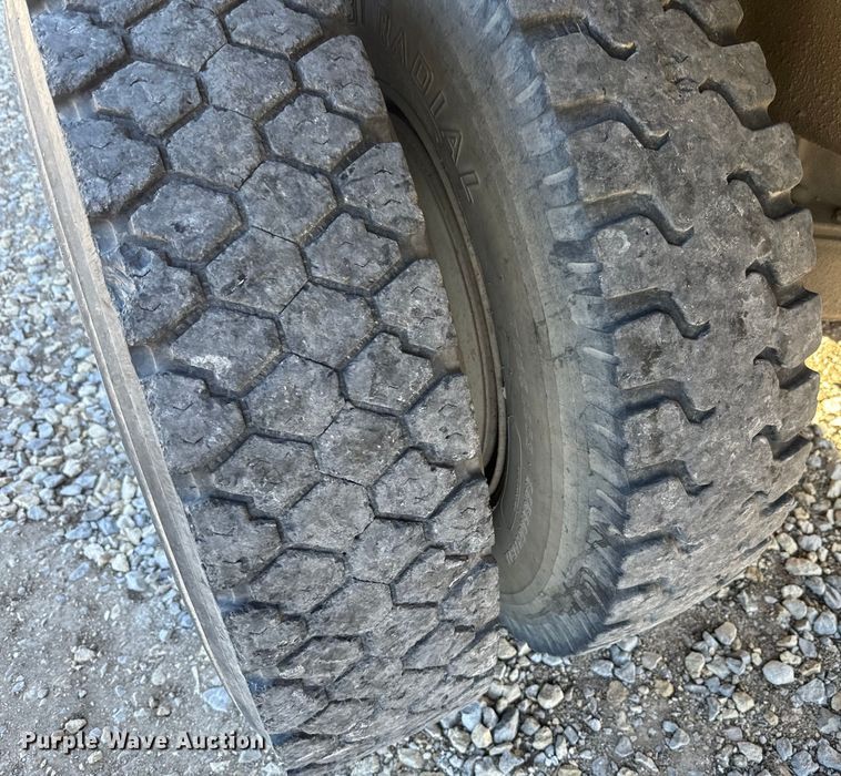 image for item EH5452 1974 Mack DM-600 grain truck