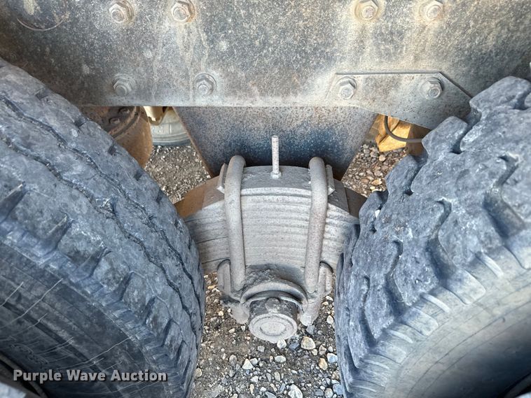 image for item EH5452 1974 Mack DM-600 grain truck