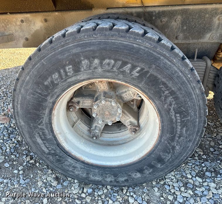 image for item EH5452 1974 Mack DM-600 grain truck