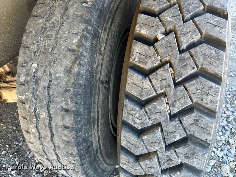 image for item EH5452 1974 Mack DM-600 grain truck