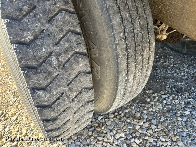 image for item EH5452 1974 Mack DM-600 grain truck