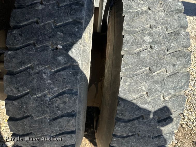 image for item EH5452 1974 Mack DM-600 grain truck