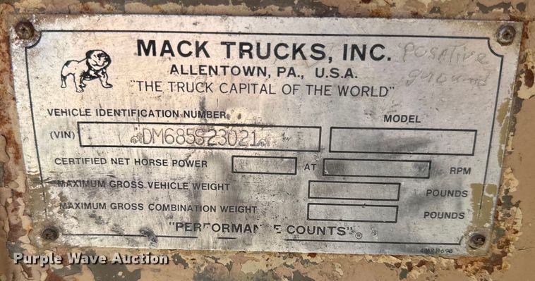 image for item EH5452 1974 Mack DM-600 grain truck