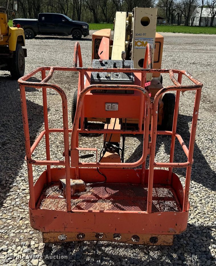 image for item EH5453 1996 JLG 40Electric  boom lift