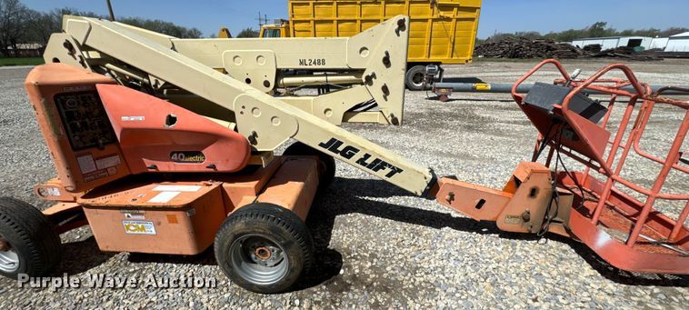 image for item EH5453 1996 JLG 40Electric  boom lift