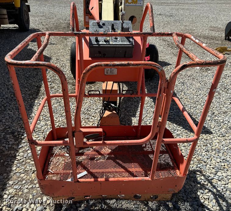 image for item EH5453 1996 JLG 40Electric  boom lift