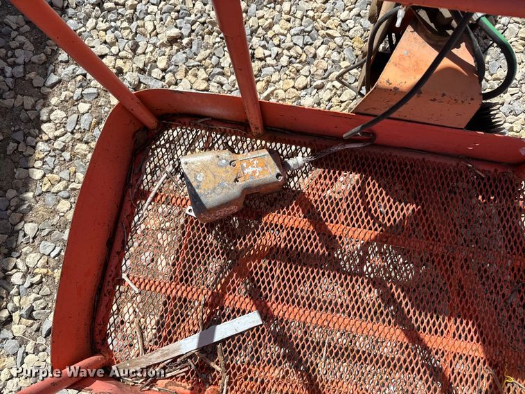 image for item EH5453 1996 JLG 40Electric  boom lift