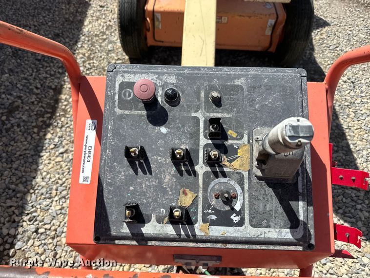 image for item EH5453 1996 JLG 40Electric  boom lift