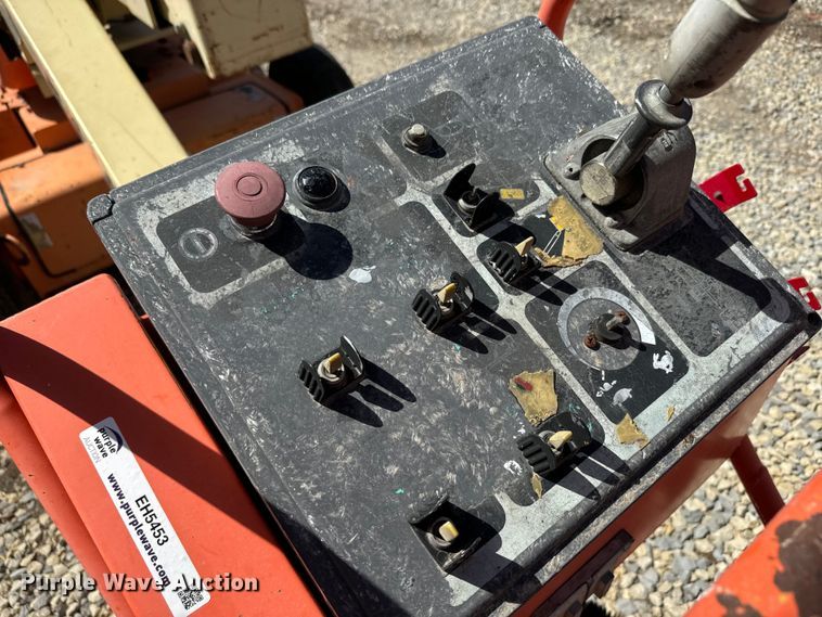 image for item EH5453 1996 JLG 40Electric  boom lift